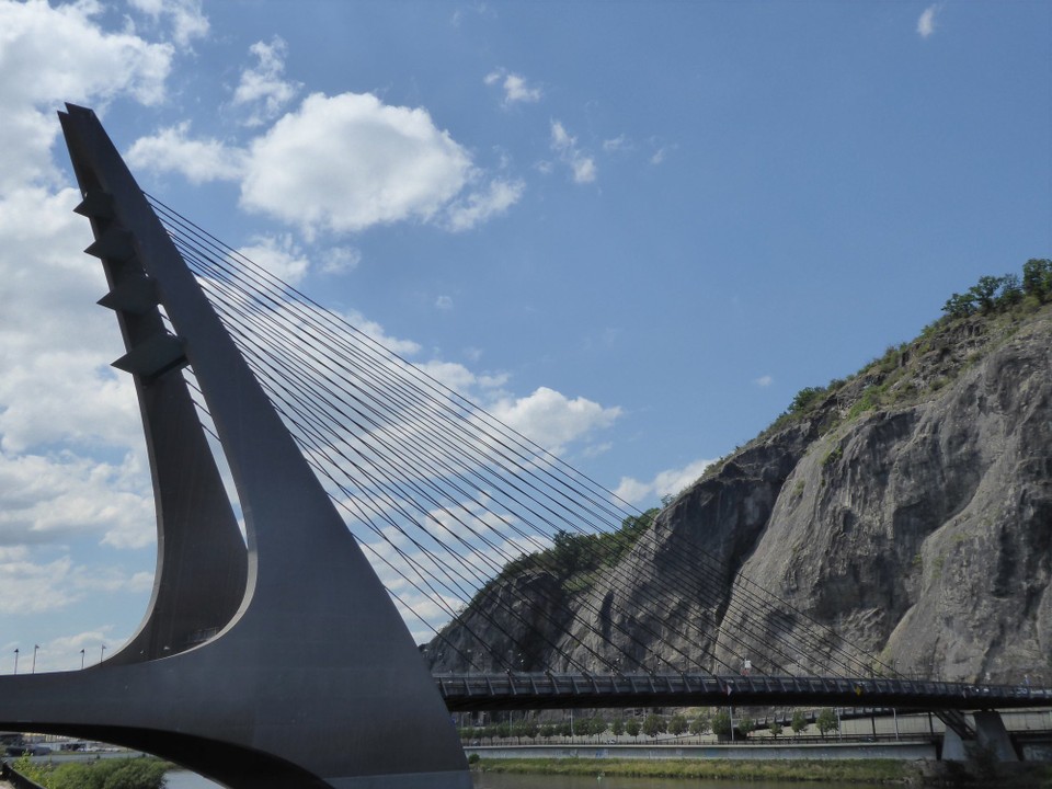 Tschechien - Ústí nad Labem - Aber sie haben eine Wahnsinnsbrücke. Einen Traum von einer Brücke. Der Brückenpfeiler ist riesig und nur auf einer Seite. Also erstmal versöhnt.