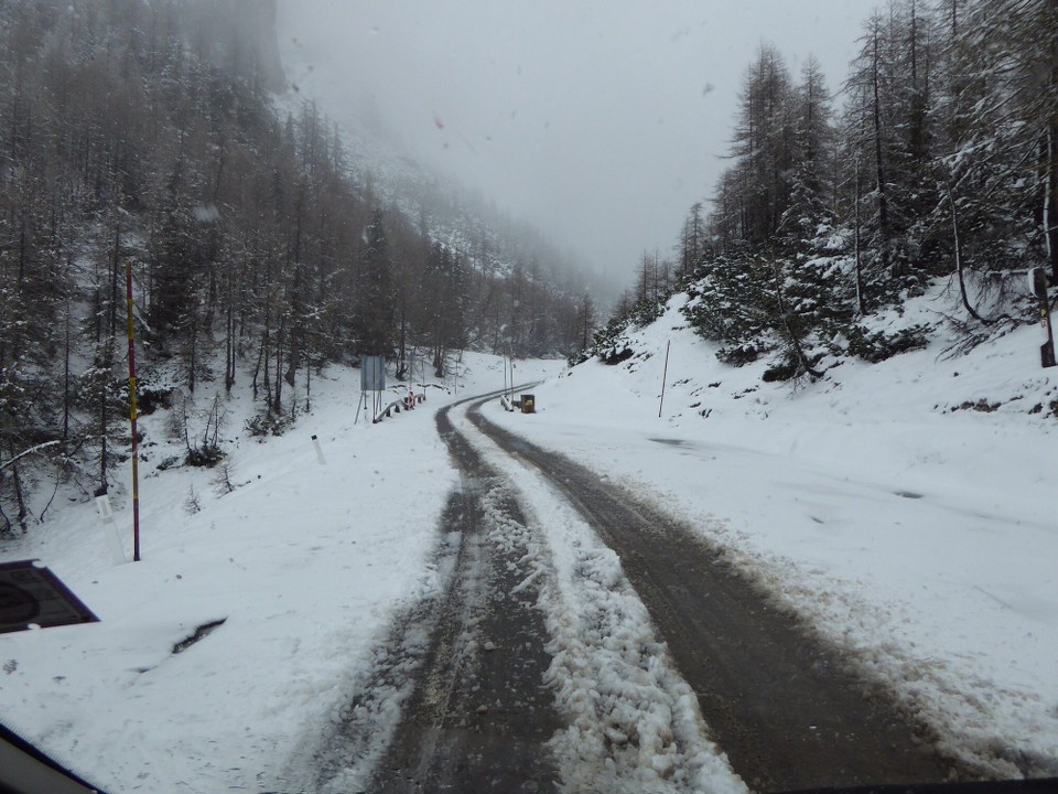 Slowenien - Bled - Plötzlich Schnee auf der Straße...