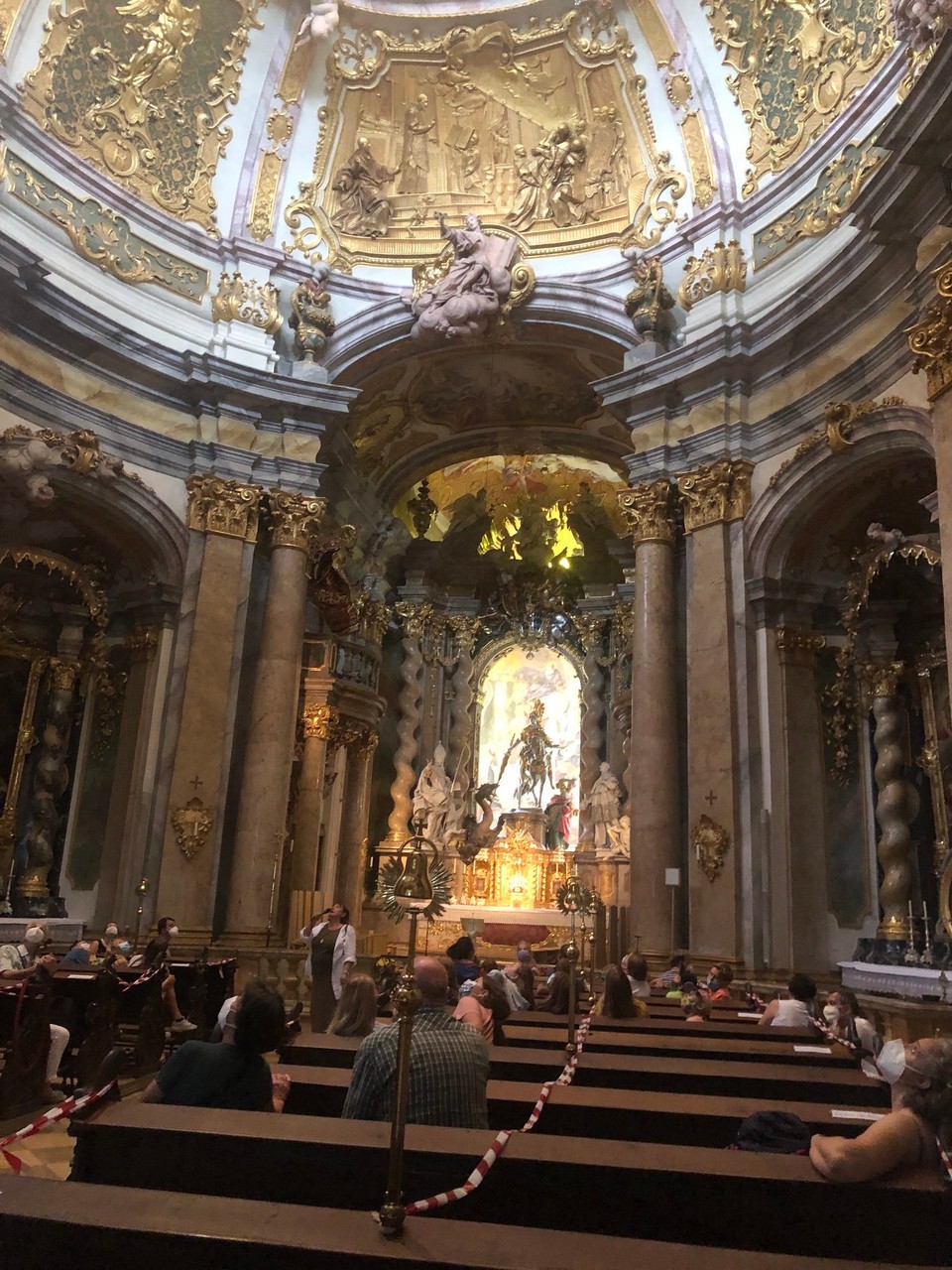 Deutschland - Kelheim - Klosterkirche, hier steckt der Reichtum