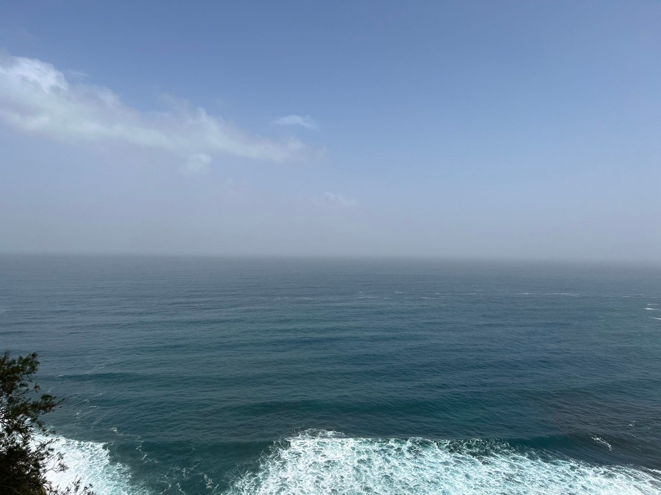Spanien - Hermigua - Hier eigentlich ein Blick auf Teneriffa. Aber zu viel Saharasand in der Luft, so daß die Insel von hier nicht zu sehen ist.