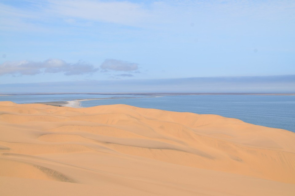 Namibia - Walfischbucht - d'Sandwixgbay aus den Dünen op 100 m