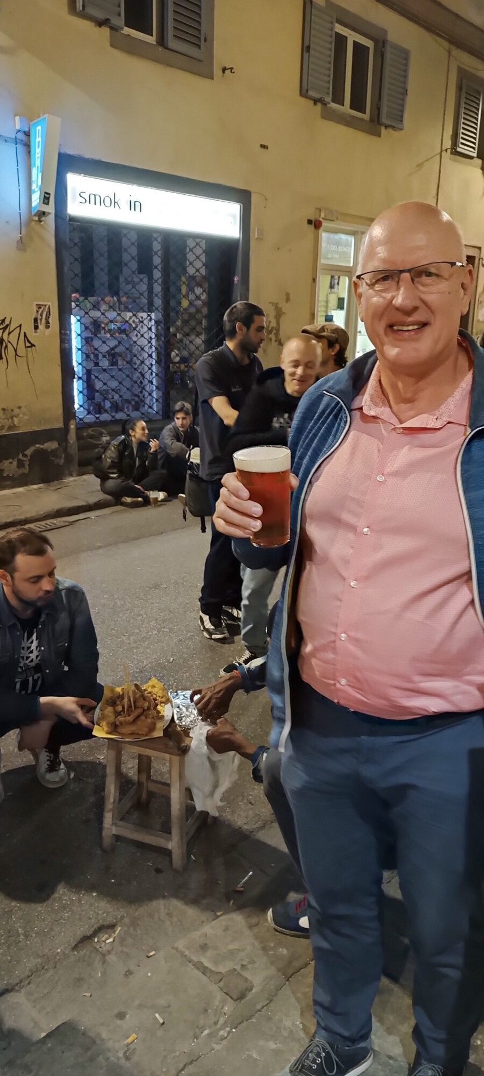 Italien - Florenz - Danach noch ein Bier  am Straßenrand