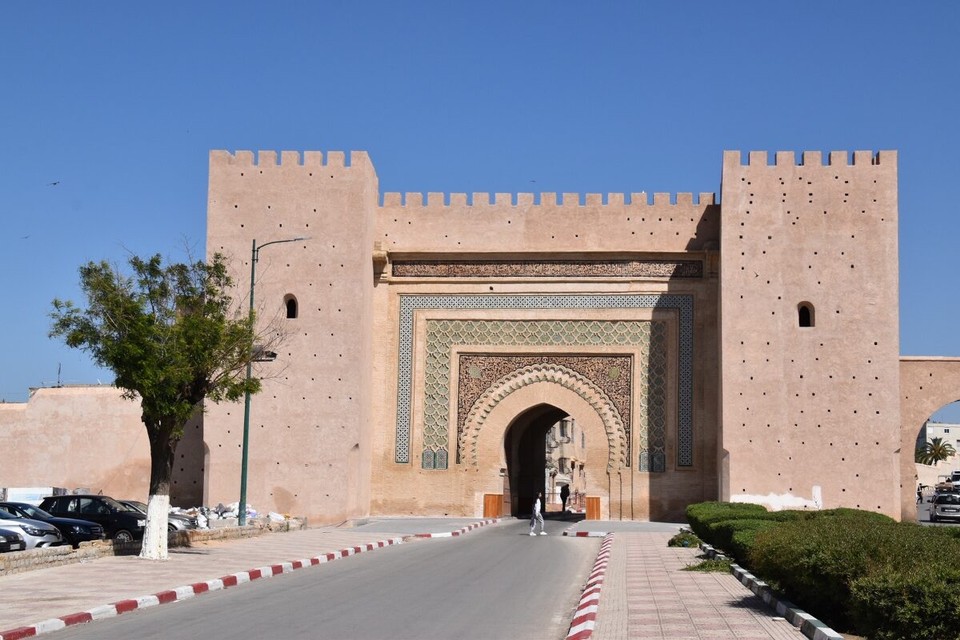 Marokko - Fes - Nächster Halt in der Königsstadt Meknès, hier kommen all jene auf ihre Kosten, die mittelalterliches Stadtflair lieben.
Besonders schön sind die riesigen Stadttore.