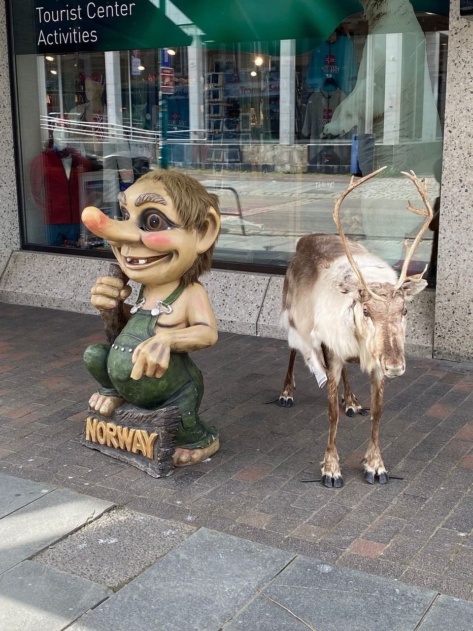 Norwegen - Tromsø - Diese zwei Figuren findet man überall