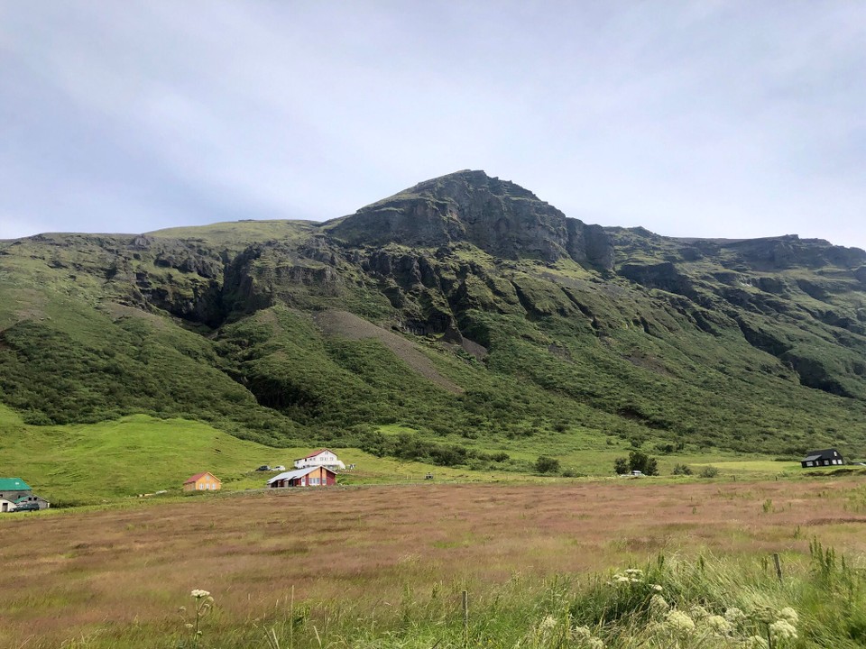 Island - Sveitarfélagið Hornafjörður - Es ist wieder megaschön hier. Man würde am liebsten ein paar Tage bleiben! Aber unsere Abreise rückt mit grossen Schritten näher. Wir befinden uns im Endspurt. Nur noch drei Tage unserer Islandreise liegen noch vor uns. 🥺