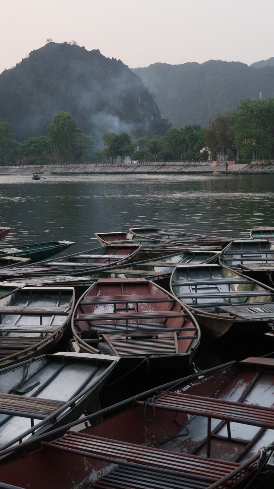 Vietnam - H. Hoa Lư - Boote über Boote....
